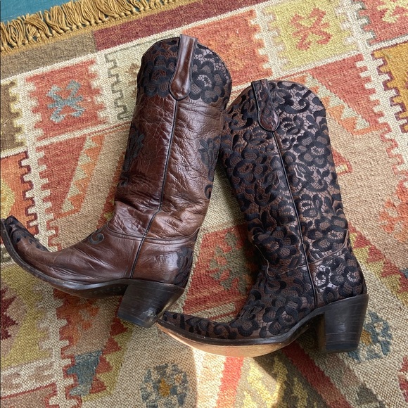 Corral Lace Embroidered Cowboy Boots. Size 10